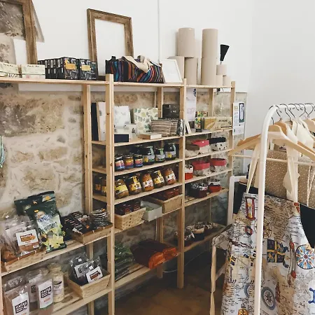 Albergue De Peregrinos El Convento * Santillana del Mar