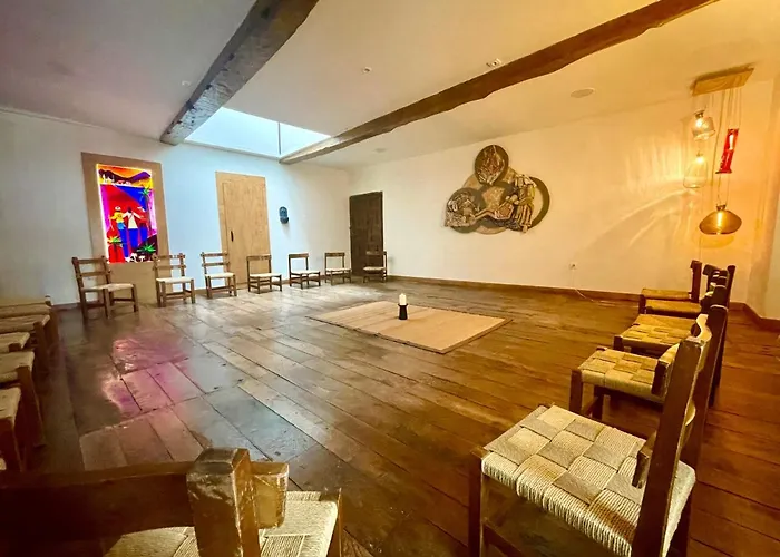 Albergue De Peregrinos El Convento * Santillana del Mar