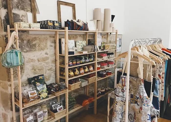 Albergue De Peregrinos El Convento * Santillana del Mar