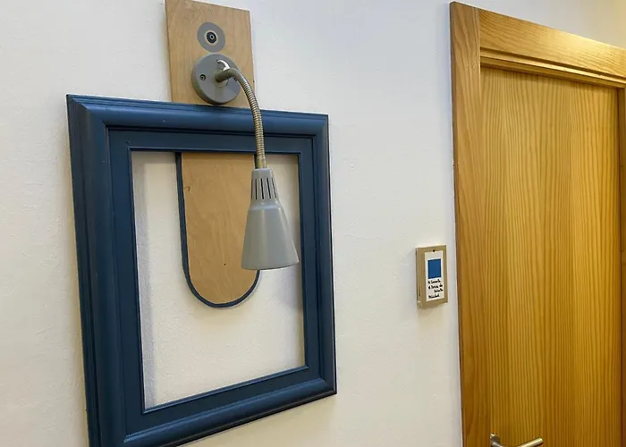 Albergue De Peregrinos El Convento * Santillana del Mar